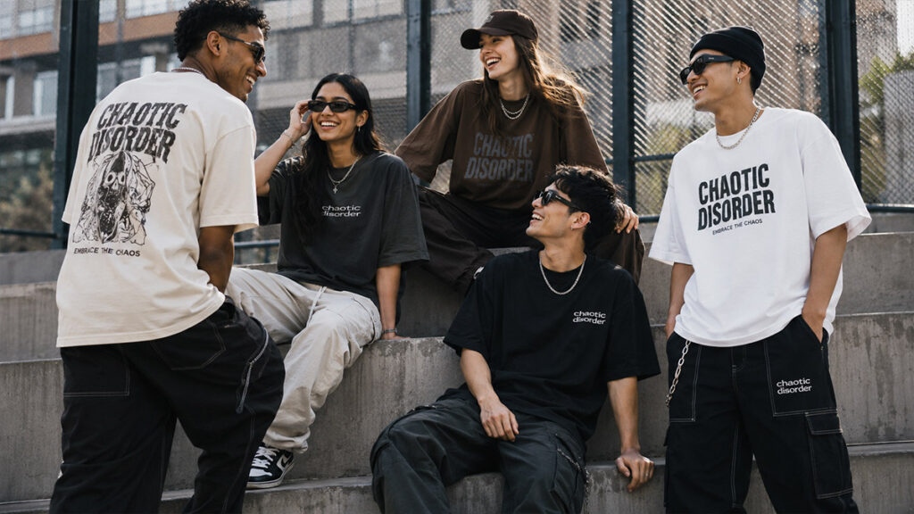group-of-friends-in-coordinated-streetwear-inspired-oversized-outfits